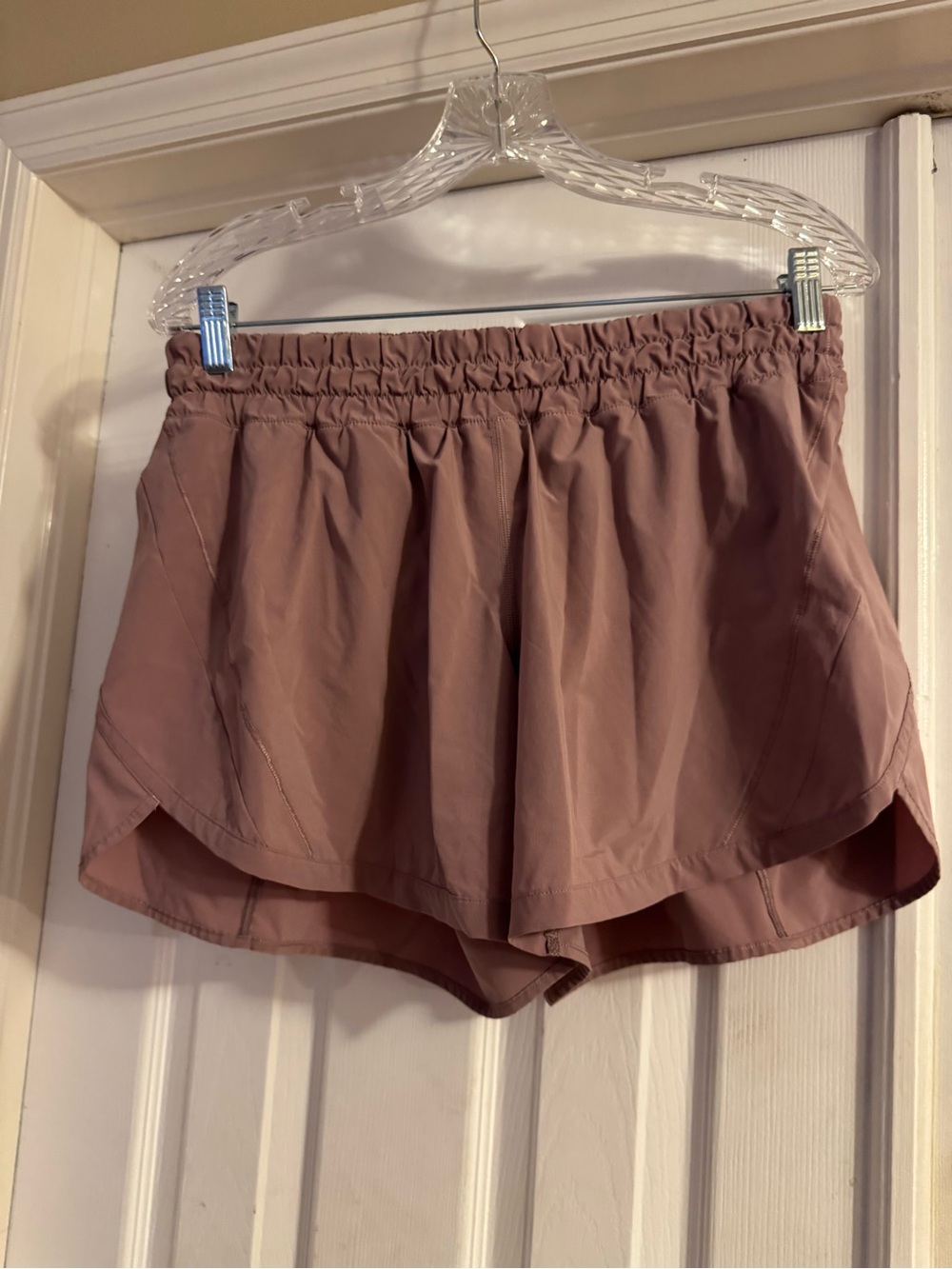 Lululemon Women High Waist Athletic Shorts in Mauve Pink with Elastic Waistband